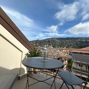 la-casa-sul-tetto-cogorno.hotelitalianriviera.com/